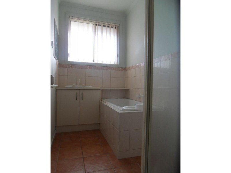 2/35 Balaclava Avenue, Altona Meadows VIC 3028