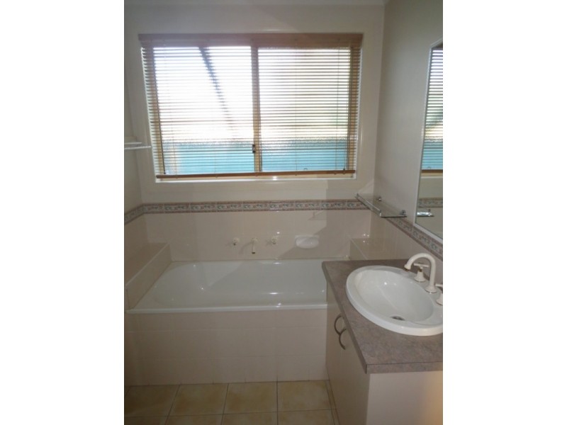 13 Lan Avenue, Altona Meadows VIC 3028