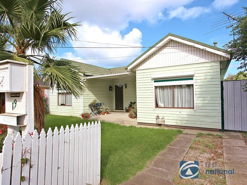 19 Cypress Avenue, Brooklyn VIC 3012