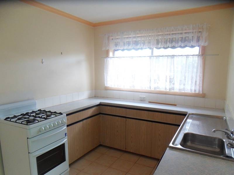 8 Charles Road, Altona VIC 3018