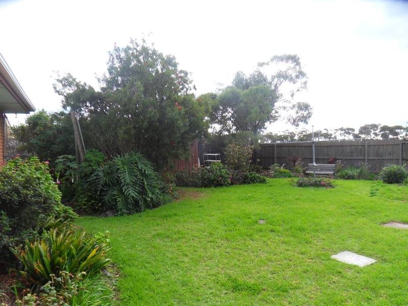 8 Charles Road, Altona VIC 3018