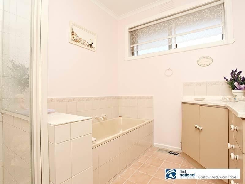 3 Simmons Drive, Seaholme VIC 3018