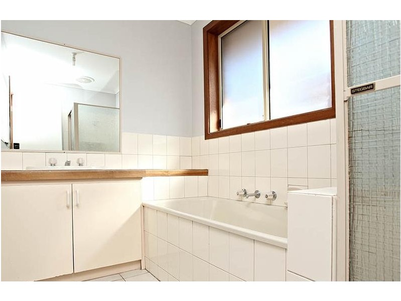 1/9 Balaclava Avenue, Altona Meadows VIC 3028