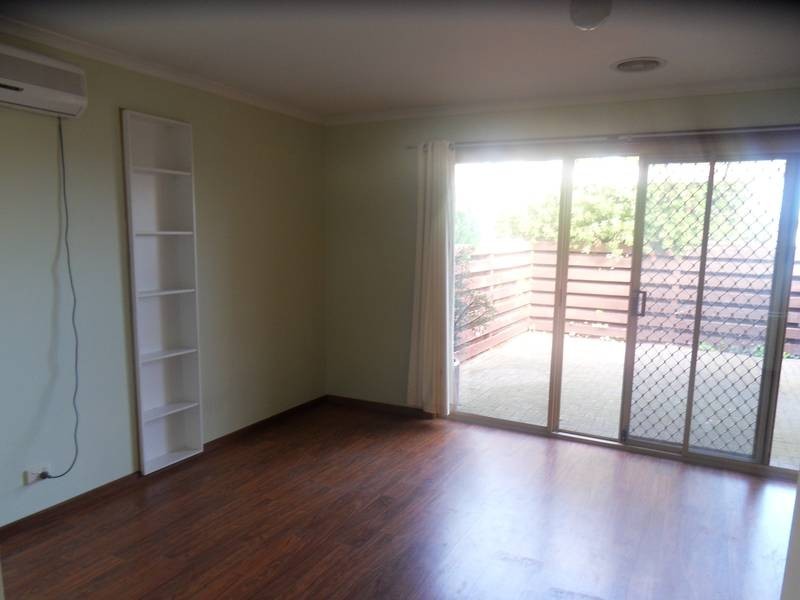 1/9 Balaclava Avenue, Altona Meadows VIC 3028