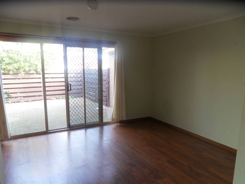 1/9 Balaclava Avenue, Altona Meadows VIC 3028