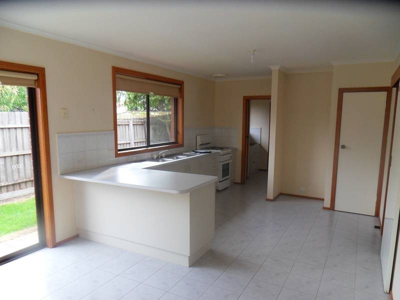 2/197 Civic Parade, Altona VIC 3018