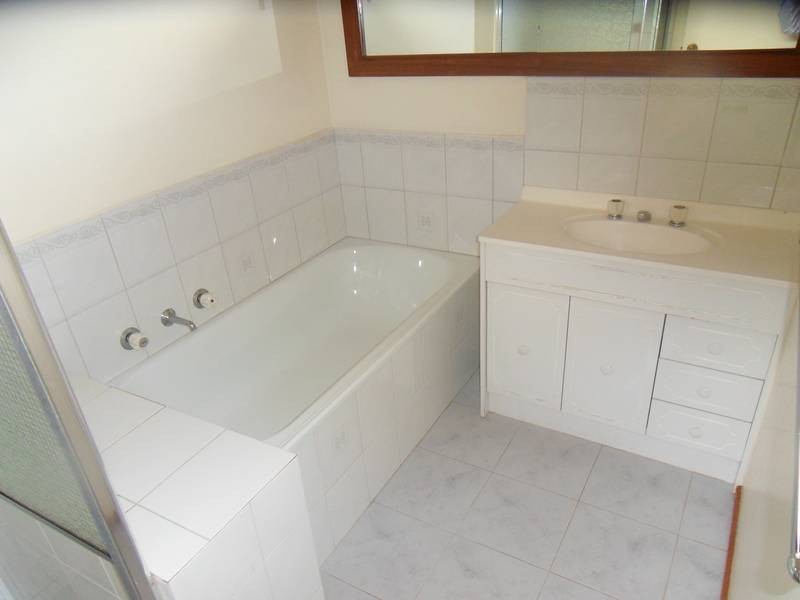 2/197 Civic Parade, Altona VIC 3018