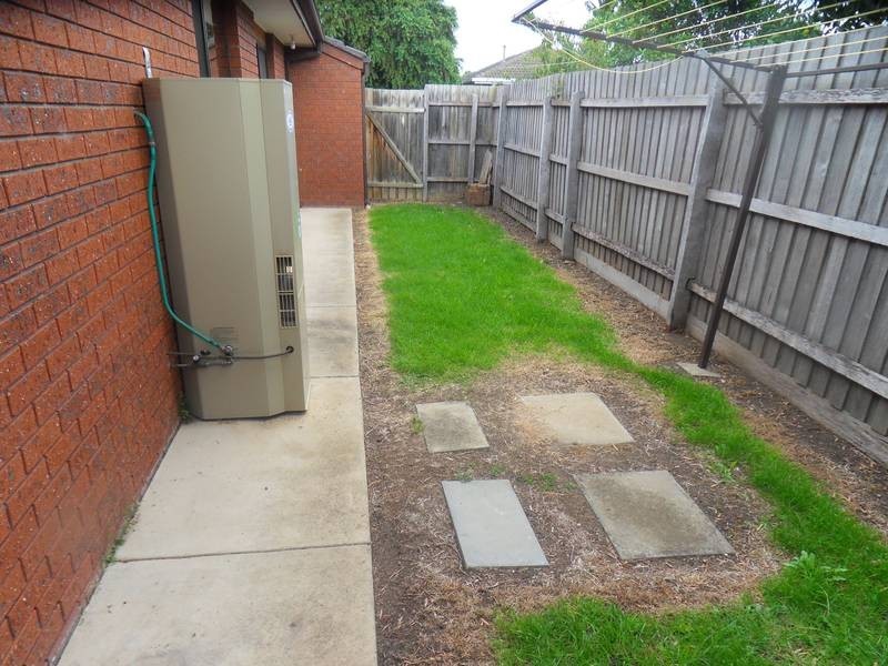 2/197 Civic Parade, Altona VIC 3018