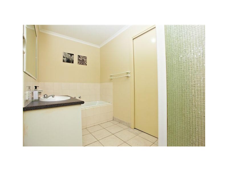 24 Lan Avenue, Altona Meadows VIC 3028