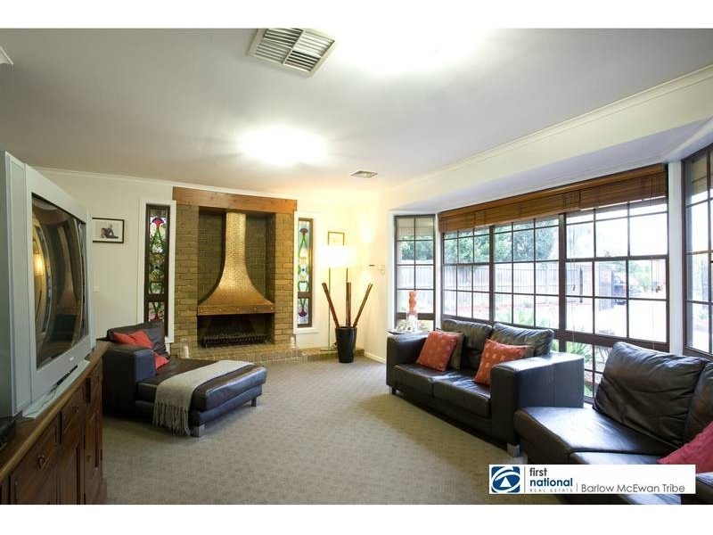 10 Kurrajong Drive, Altona Meadows VIC 3028