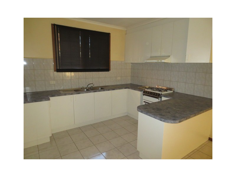 2/27 Trafalgar Avenue, Altona Meadows VIC 3028