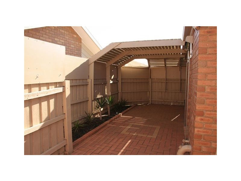 1/3 Weaver Court, Altona Meadows VIC 3028