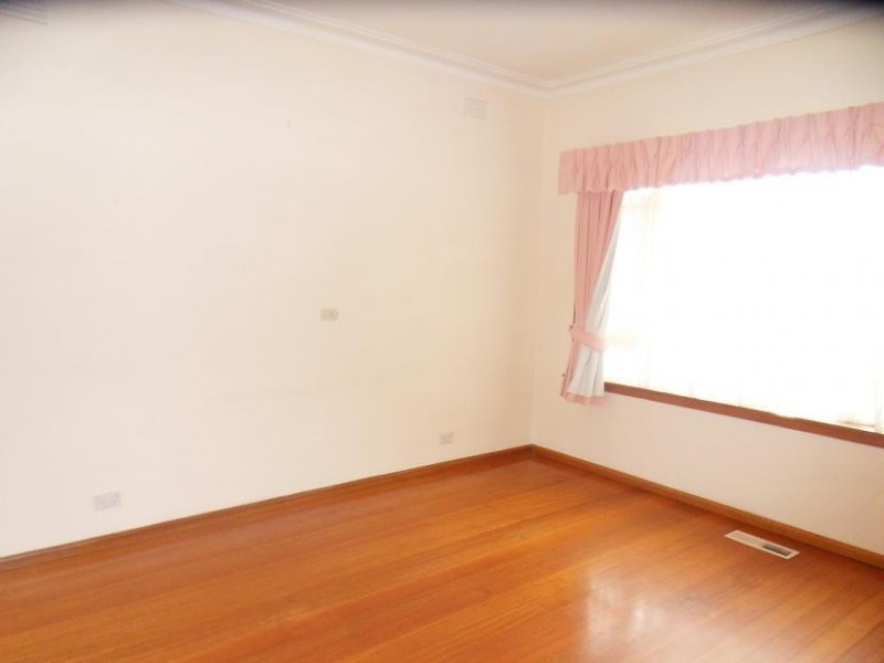 15 Chifley Avenue, Altona VIC 3018