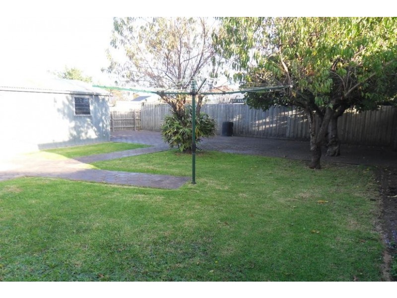 15 Chifley Avenue, Altona VIC 3018