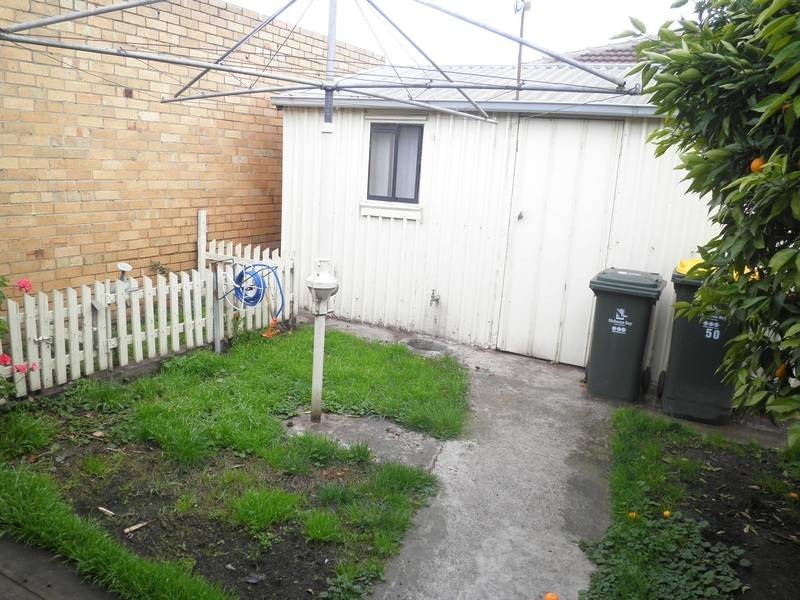 1/50 Corrigan Avenue, Brooklyn VIC 3012