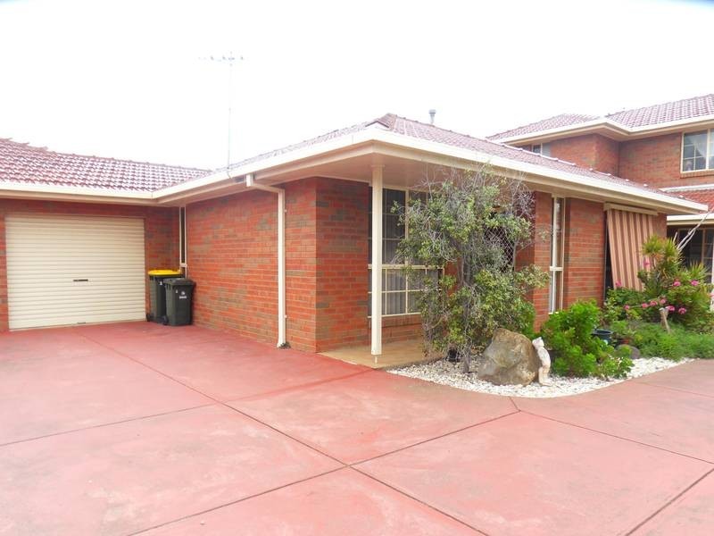 2/11 Cambridge Street, Altona VIC 3018