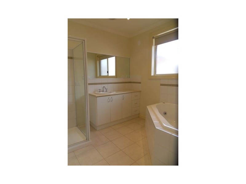 24 Skipper Drive, Altona Meadows VIC 3028