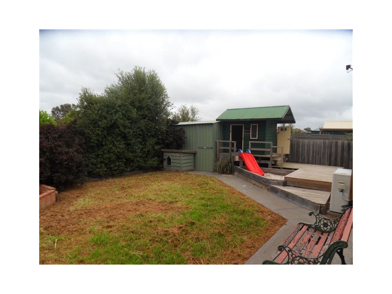 37 Kasem Drive, Werribee VIC 3030