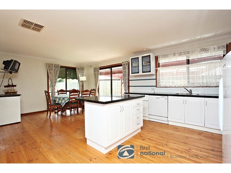 14 Pollywoodside Drive, Altona Meadows VIC 3028