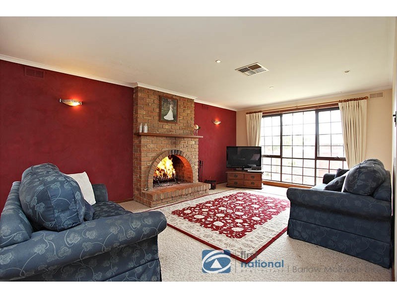 14 Pollywoodside Drive, Altona Meadows VIC 3028