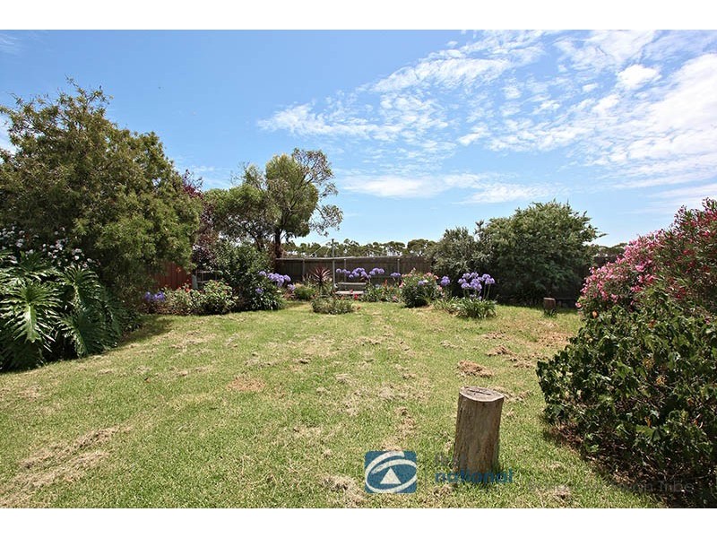 8 Charles Road, Altona VIC 3018