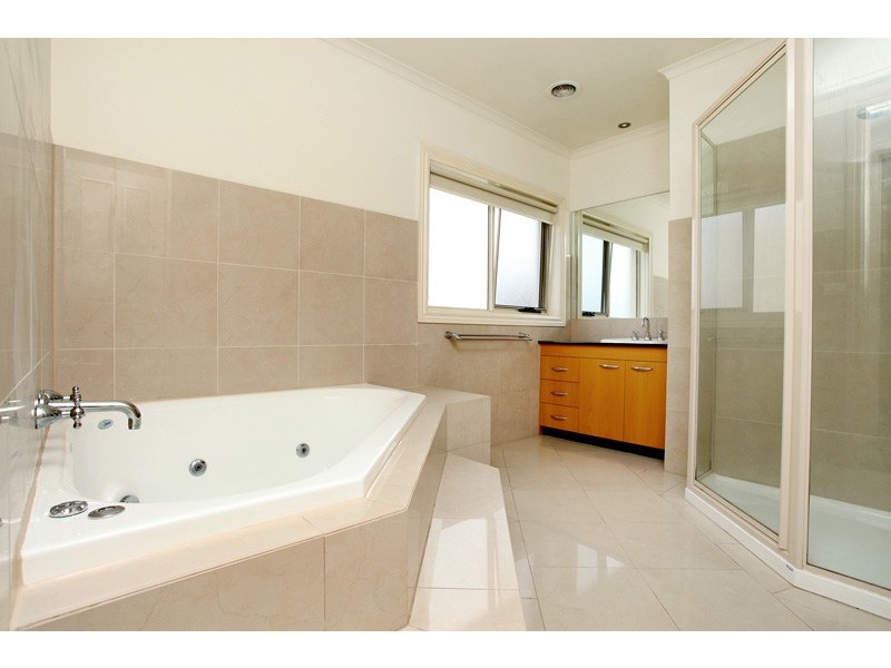 2/9 Millers Road, Altona VIC 3018