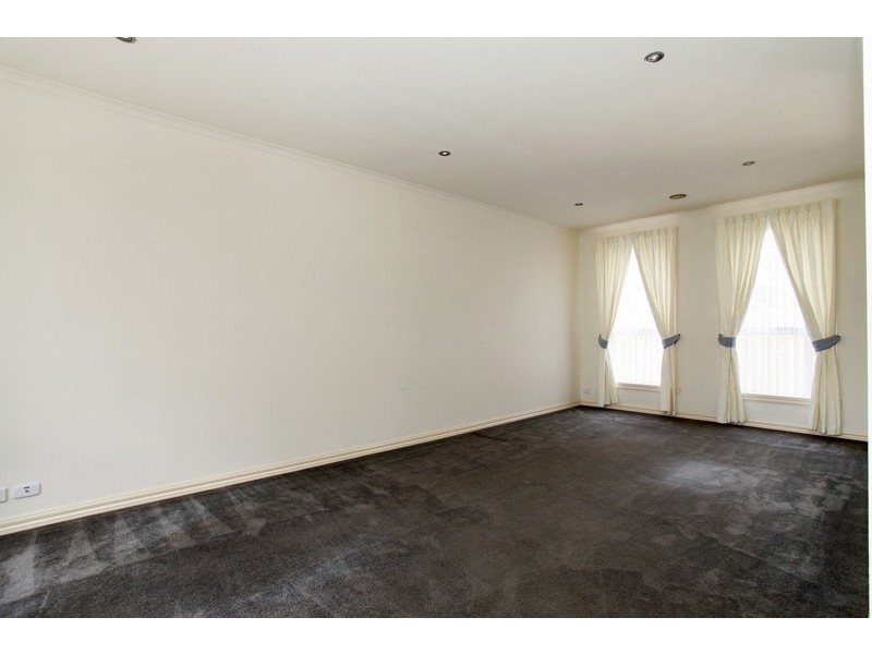 2/9 Millers Road, Altona VIC 3018