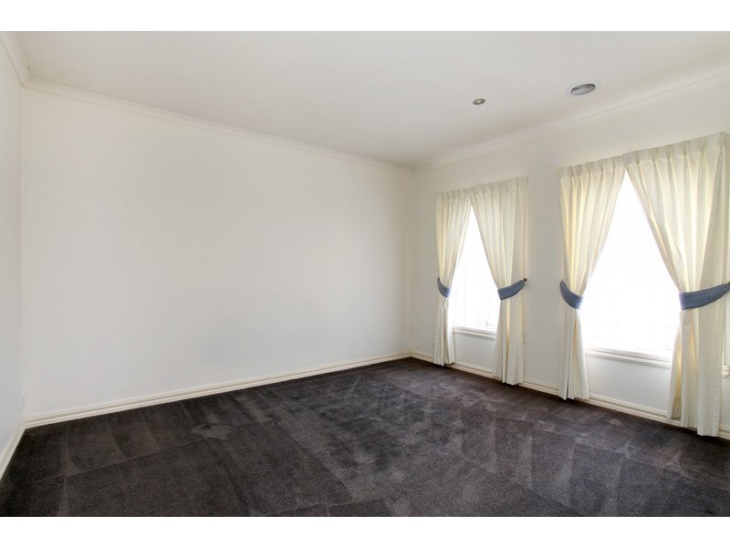 2/9 Millers Road, Altona VIC 3018