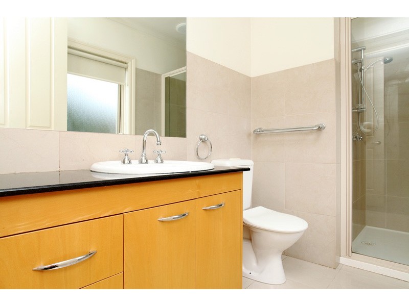 2/9 Millers Road, Altona VIC 3018