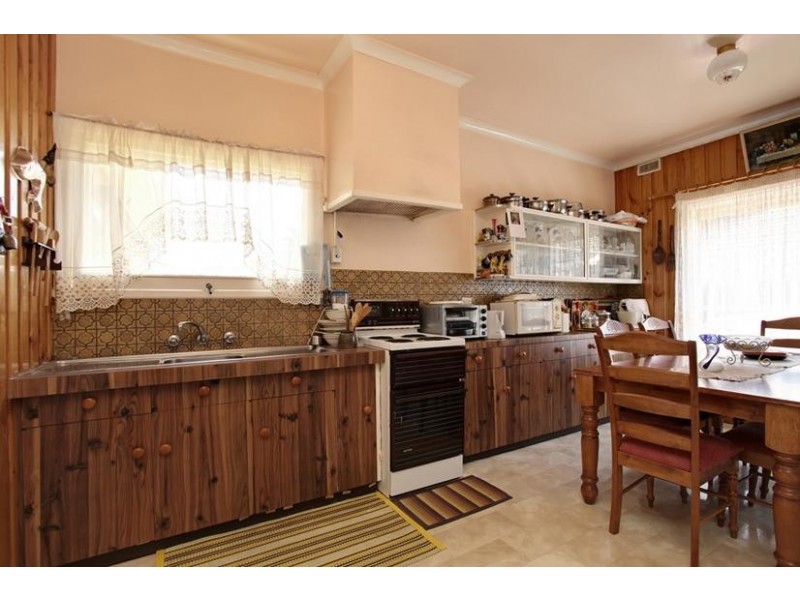 14 Finley Road, Altona VIC 3018