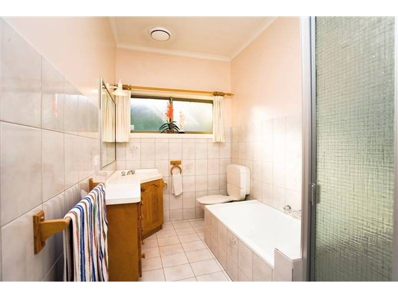 60 Eames Avenue, Brooklyn VIC 3012