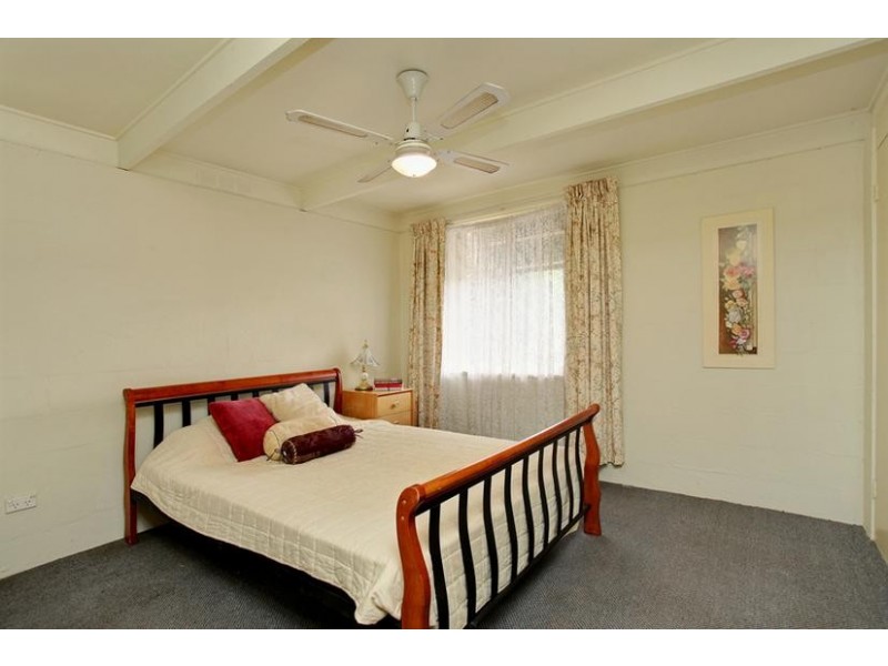 19 Hall Avenue, Altona Meadows VIC 3028