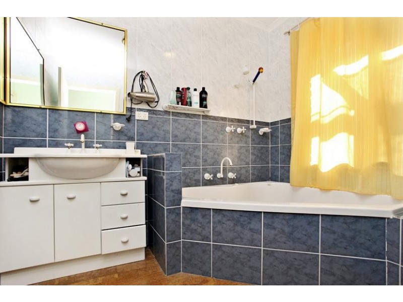 9 Eddison Close, Altona Meadows VIC 3028