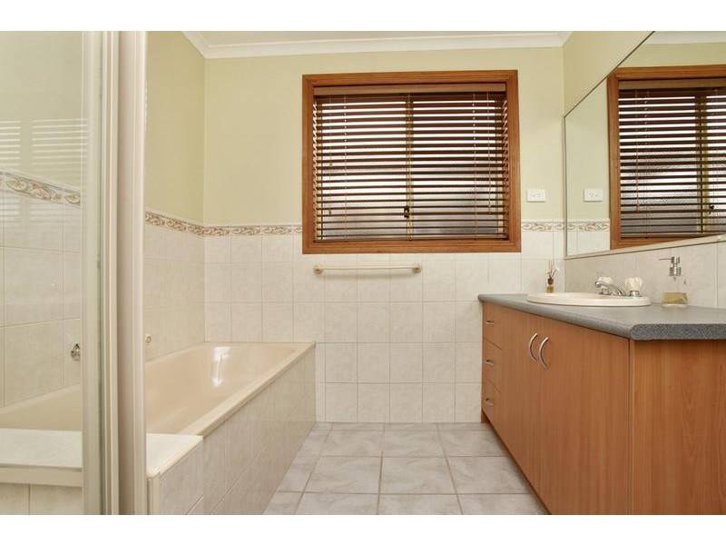 22 Lan Avenue, Altona Meadows VIC 3028