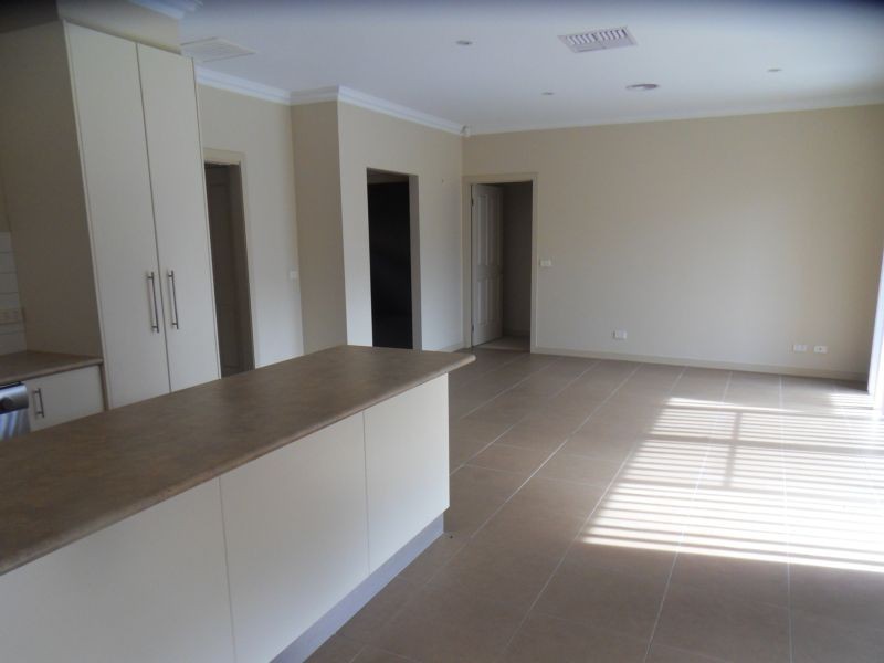 2/58 Rayner Street, Altona VIC 3018