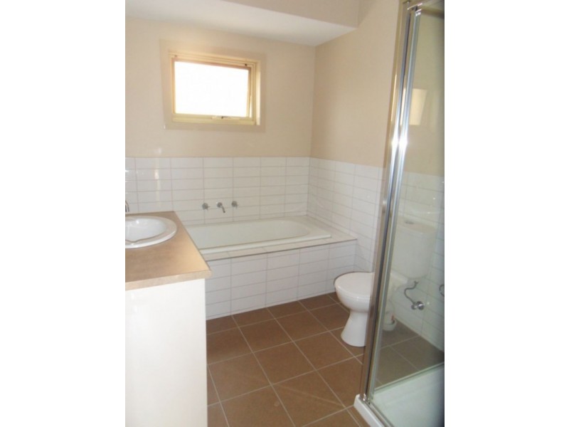 2/58 Rayner Street, Altona VIC 3018