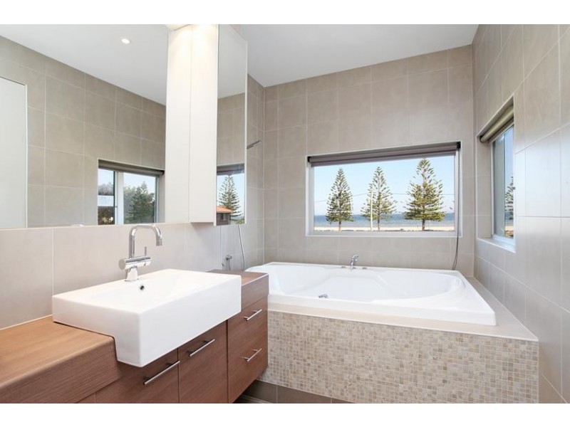 1 Davies Street, Altona VIC 3018