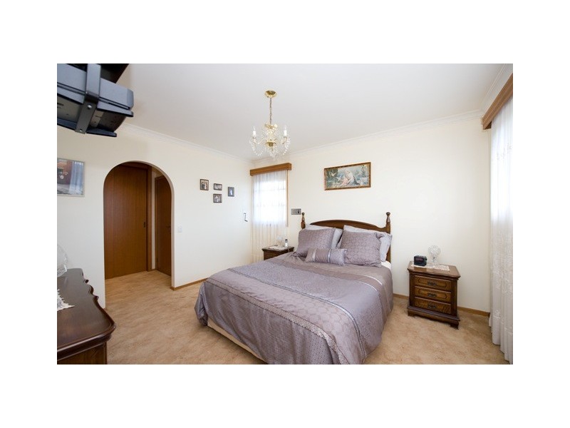 13 McAlpine Court, Altona VIC 3018