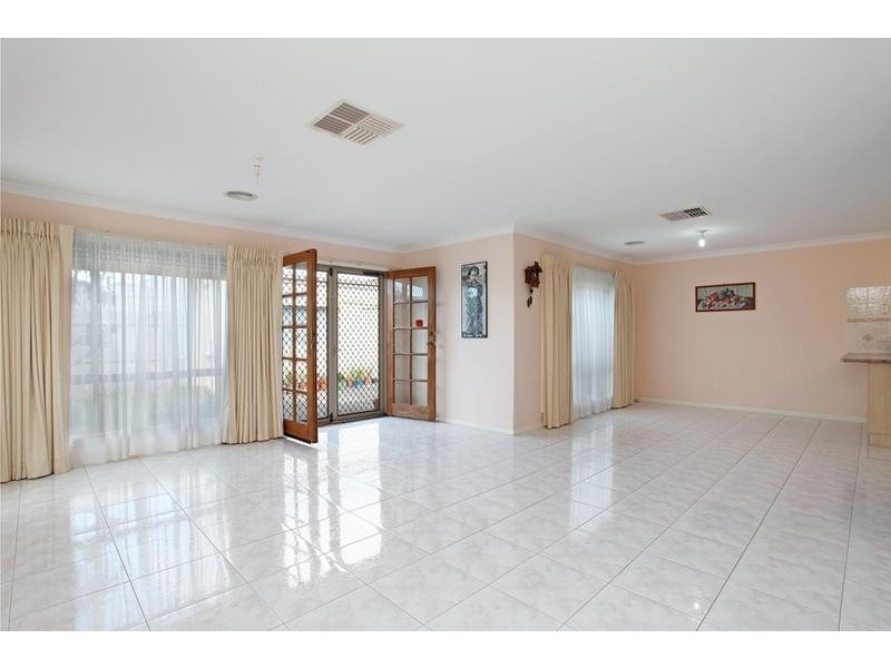 1/37-39 May Avenue, Altona Meadows VIC 3028