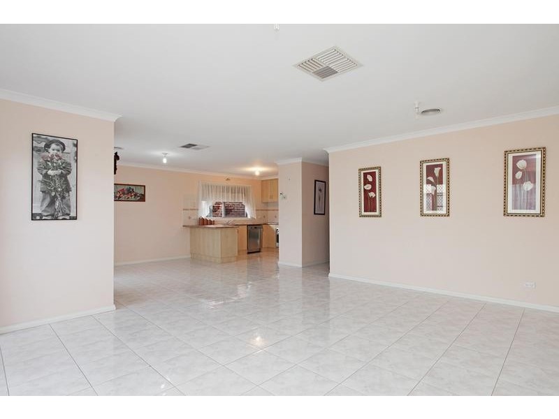 1/37-39 May Avenue, Altona Meadows VIC 3028