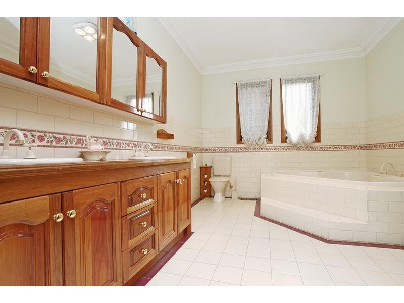 11 Markham Way, Altona Meadows VIC 3028