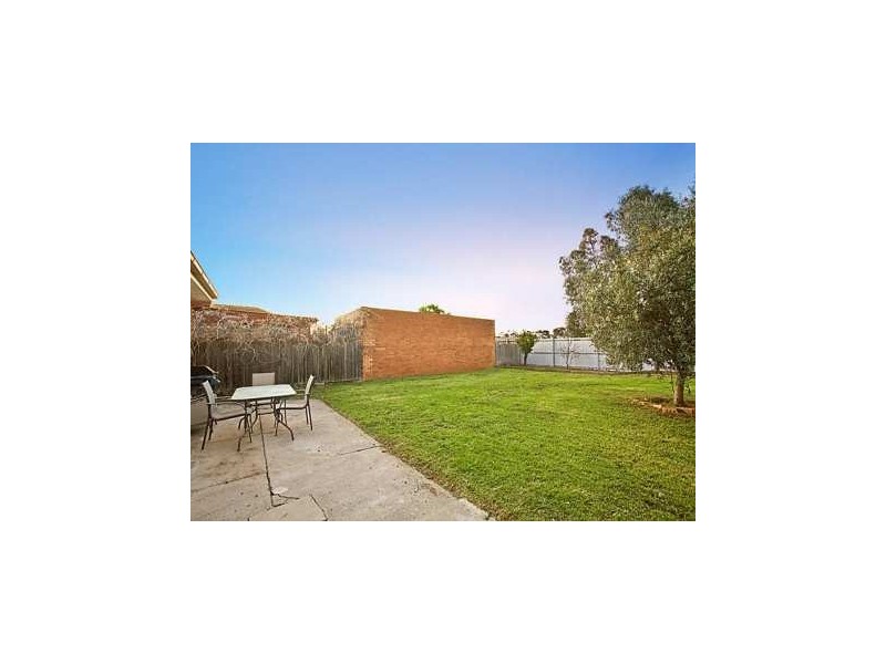 4 Charles Road, Altona VIC 3018