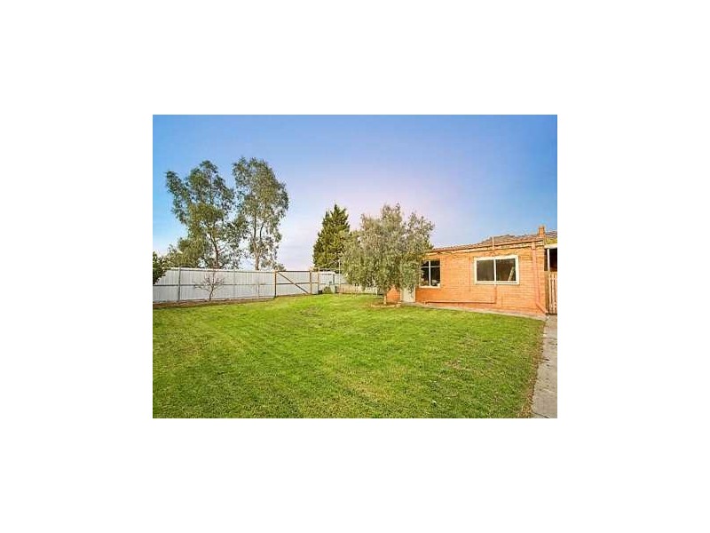 4 Charles Road, Altona VIC 3018