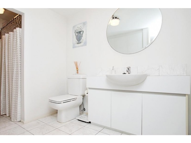 1/33 Esplanade, Altona VIC 3018