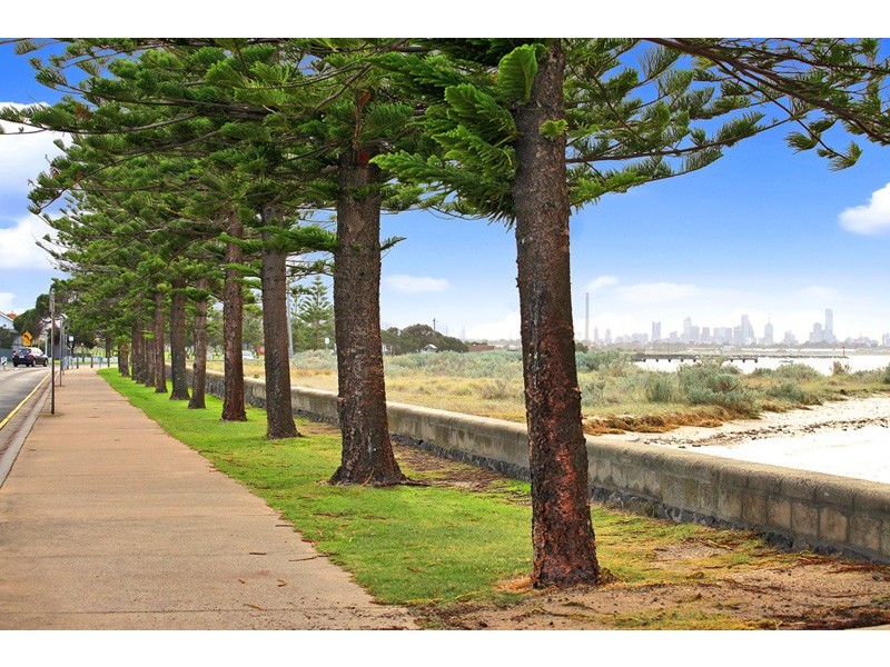 1/33 Esplanade, Altona VIC 3018