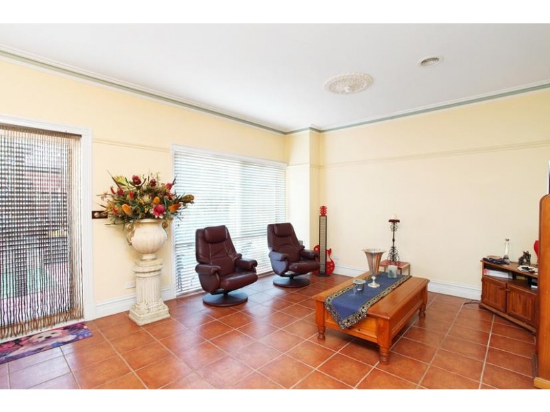10 John Liston Drive, Newport VIC 3015