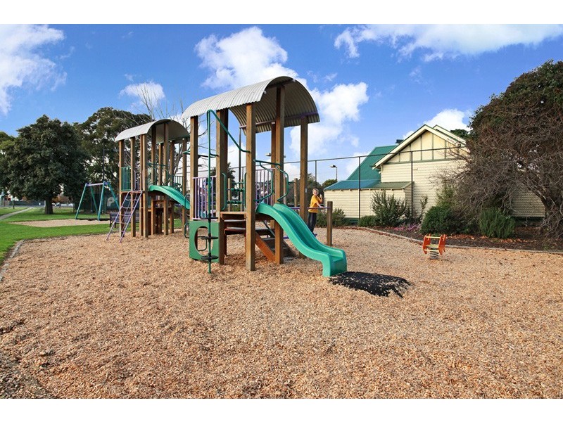 10 John Liston Drive, Newport VIC 3015