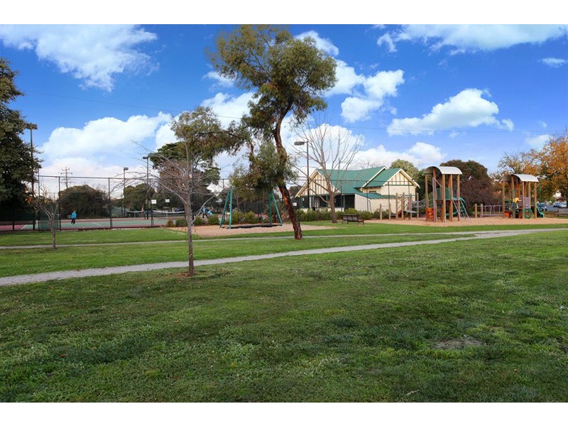 10 John Liston Drive, Newport VIC 3015