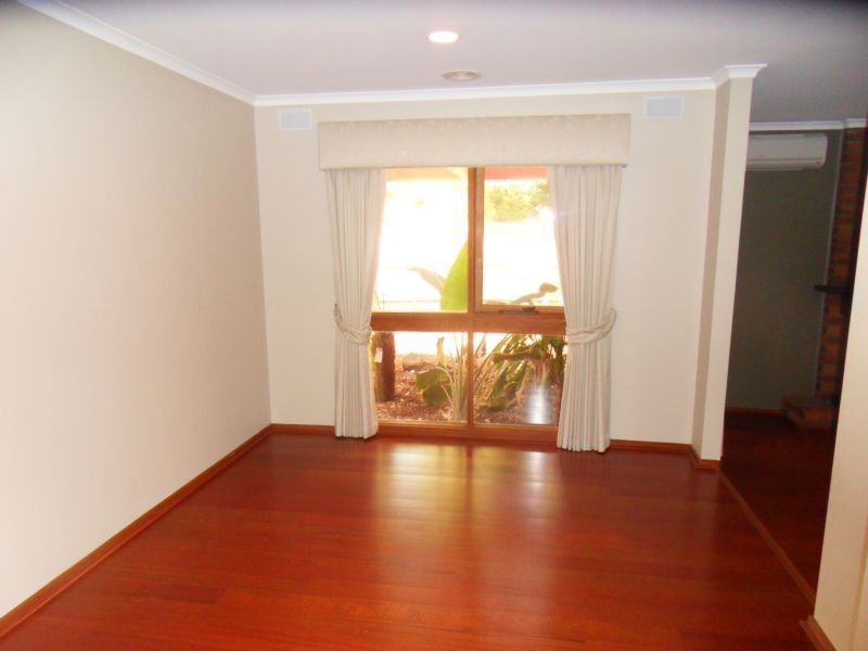 40 Ladynelson Crescent, Altona Meadows VIC 3028