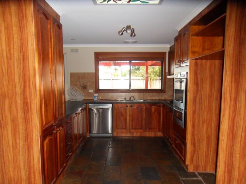 40 Ladynelson Crescent, Altona Meadows VIC 3028